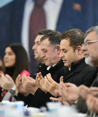 Balıkesir Başkan Akın, her gün farklı ilçelerde binlerce kişiyle iftar sofrası kuruyor