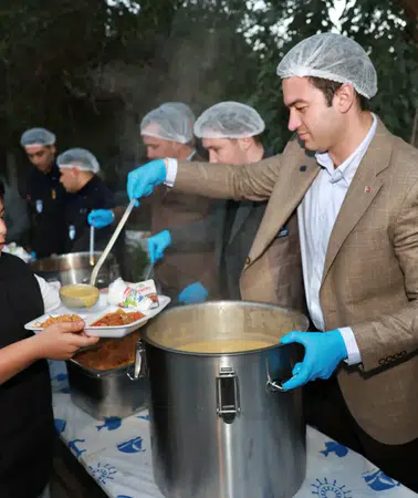 Bodrum'da Mahalle İftarları Başladı, Binlerce Vatandaş Sofrada Buluştu