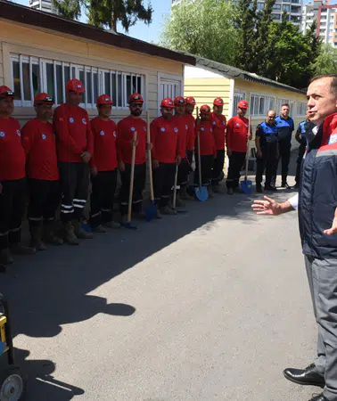 Mersin Yenişehir'de kuvvetli yağış uyarısı sonrası acil müdahale ekipleri sahada hazır bekliyor