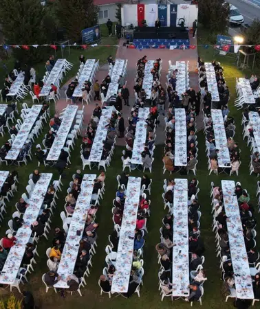 Güzelbahçe'de İftar Programında Cemil Tugay Birlik ve Dayanışma Vurgusu: "Zorlukları Birlikte Aşarız"