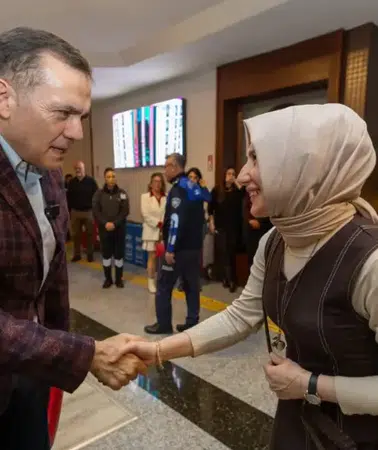 Yenişehir Belediye Başkanı Abdullah Özyiğit'ten bayram mesajı: "Hizmetin arkasında emek var"