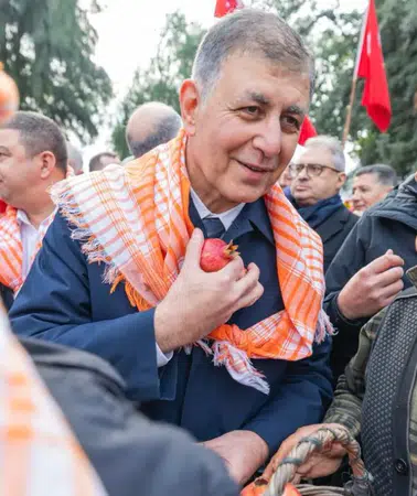 İzmir, Kırsal Kalkınma için Fidan ve Sulama Destekleriyle Çiftçiye Can Suğu Oluyor