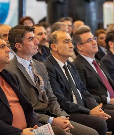 İzmir, dijital teknoloji ile yeraltı su kaynaklarını koruma projeleriyle kuraklığa karşı önlemler alıyor.