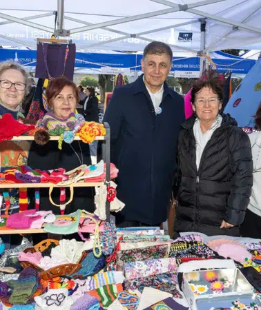 İzmir'de 8 Mart Kadınlar Günü etkinliğinde Tugay'dan duygusal anlar ve kadınlara destek vurgusu