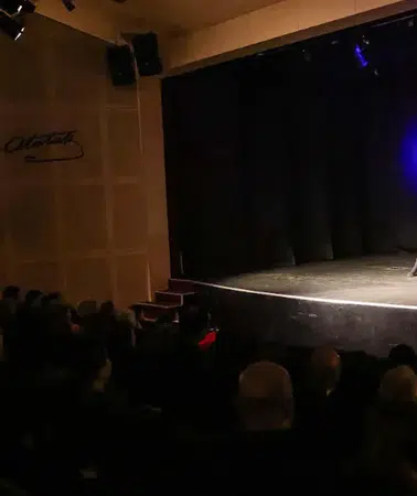 Çankaya'da 25. Tek Kişilik Oyunlar Festivali, Erol Demiröz anısına başladı