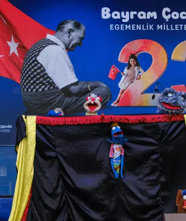 İzmir’de 23 Nisan Coşkusu Kültürpark’ta Gökçe Konseriyle Taçlandı