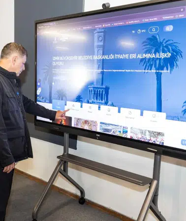 Tarihi Havagazı Fabrikası’nda Dijital Deneyim Merkezi açıldı: Cemil Tugay’dan gençlere “Gelin, üretin” çağrısı