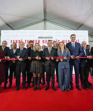 Konak Belediyesi Ferdi Zeyrek Gençlik Merkezi açıldı: Gençlerin yeni buluşma noktası hizmete girdi