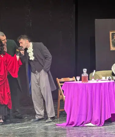 İzmir’de üniversite tiyatro toplulukları “Aynı Işığın Altında” festivalinde buluştu