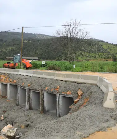 Milas’ta yağışla hasar gören köprü 26 saatte yeniden ulaşıma açıldı