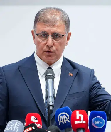 İzmir Büyükşehir Belediye Başkanı Cemil Tugay: Boyun eğmeyeceğiz, yanlışı, adaletsizliği, kötülüğü kabul etmeyeceğimiz