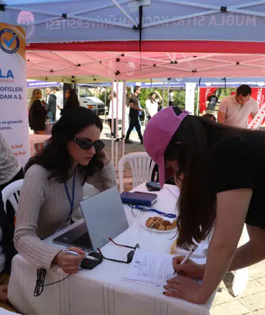 Muğla İstihdam Ofisleri Kariyer Şenliği'nde Öğrencilere İş Fırsatları Sunuyor