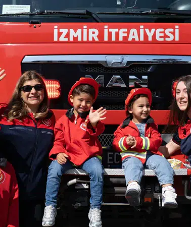 İzmir’in itfaiyeci anneleri: Alevlerle mücadele ederken çocuklarının özlemini taşıyorlar