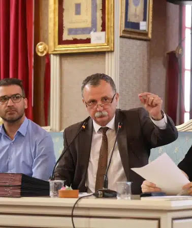 Yunusemre Meclisi’nde Özgür Özel bildirisi tartışması: Başkan Balaban’dan “siyasi meclis” vurgusu