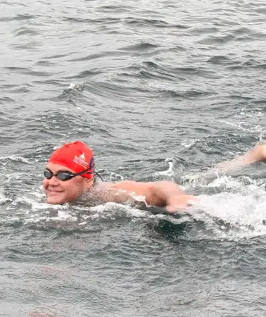 Otizmli yüzücü Tuna Tunca, 36 km'lik okyanus parkurunu başarıyla geçti!