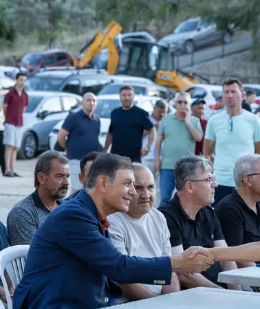 Cemil Tugay, Uzundere Cemevi'nin yeniden inşası için destek sözü verdi