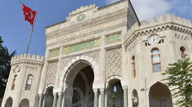 İstanbul Üniversitesi'nde ihraçlar protesto edildi