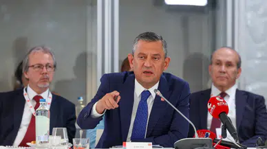 Özgür Özel, Amsterdam'da Avrupa Sosyalistler Partisi kongresine katılıyor