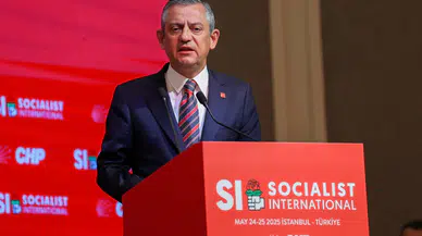 CHP lideri Özgür Özel, İsrail'in Vicdan Gemisi'ne saldırısını kınadı ve güvenli dönüş beklediğini açıkladı