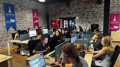 İzmir Büyükşehir'den gençlere “Canva” eğitimi