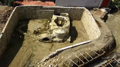 Bizans şapelindeki haç çalındı