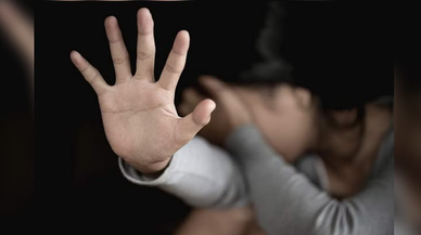 Polisin sokakta ağlarken bulduğu kız çocuğunun, babası tarafından cinsel istismara uğradığı ve erkeklerle birlikte olmaya zorlandığı ortaya çıktı