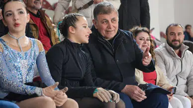 İzmir Buz Sporları Salonu 13 Ekim'de yeni sezonu açıyor, herkese ücretsiz eğitim fırsatları sunulacak