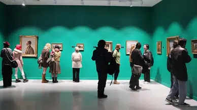 Anadolu Üniversitesi öğrencileri "Zamanın Renkleri" sergisiyle sanatın tarihini keşfediyor