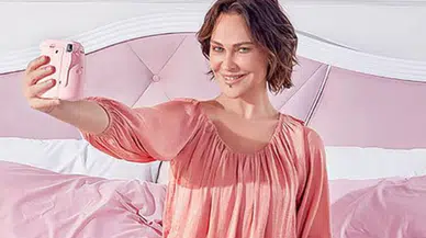 Vatandaş Hülya Avşar'ın Yatak Reklamını Meclis'e Şikayet Etti