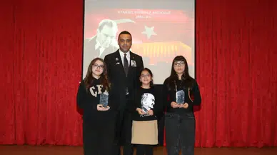 Çiğli'de Atatürk'ü Anma Töreni: Duygu Dolu Anlar ve Öğrenci Gösterileriyle Yıldönümü Kutlandı