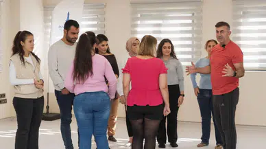 İzmir'de Görme Engellilere Dansla Terapi Atölyesi Başladı