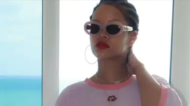 Rihanna 30'uncu yaşını esprili bir tişörtle kutladı!