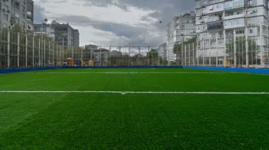 İzmir Büyükşehir’den gençlere beş yeni halı saha