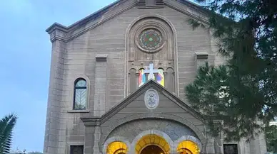 İzmir'de Noel Coşkusu: Farklı İnançlar Barış İçin Bir Araya Geldi