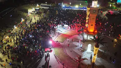 İzmir'de En Uzun Gece Koşusu: 2 Bin Koşucu Işıldadı