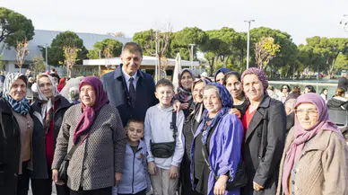 İzmir'den Beydağlı kadınlara yeni yıl turu, Kemeraltı ve Kültürpark'ta kutlamalar yapıldı