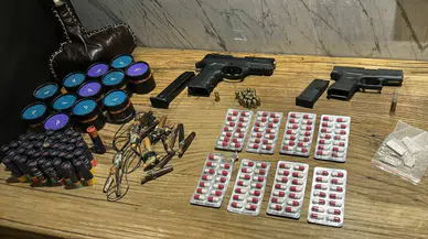 Uyuşturucu operasyonunda oyuncu Ezgi Eyüpoğlu'nun da aralarında bulunduğu 8 kişi gözaltına alındı