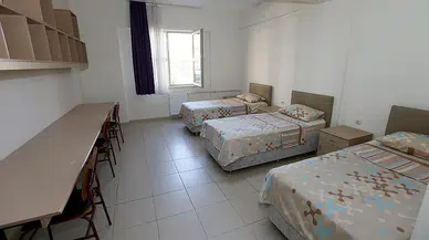 Gençlik ve Spor Bakanlığı bürokratının, KYK öğrenci yurdu yerleşkesinde kendisine özel yaptırılan odada günlüğü 9 TL'ye kaldığı iddia edildi