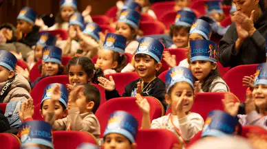 İzmir'de çocuklar su bilincini eğlenerek öğrendi, yeni yıl coşkusu yaşandı