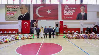 Bayraklı Belediyesi'nden okullara spor malzemesi desteği ile gençlere önemli yatırım yapıldı