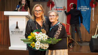 İzmir'de Huzurevi Sakinleri Yeni Yıla Eğlenceli Parti ile Girdi