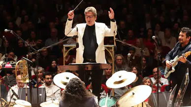 İzmir'de Yeni Yıl Konseri: Oda Orkestrası ve Los Putitos Coşturdu