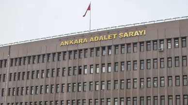 Ankara'da "polis ve savcıyız" diyerek 12 kişiyi 50 milyon TL dolandıran 24 şüpheli tutuklandı