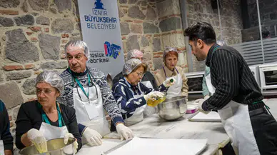 İzmir'de 60 yaş üstü için sağlıklı atıştırmalık dersleri: 3. Yaş Üniversitesi açıldı