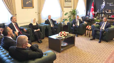 Ahmet Davutoğlu'dan, Özgür Özel'e ziyaret