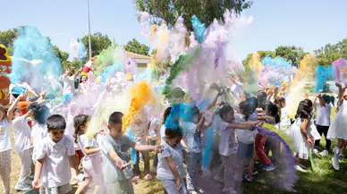 Antalya Manavgat Belediyesi'nden çocukları mutlu eden Color Fest