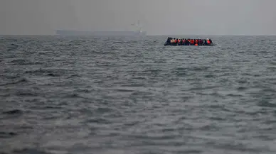 Edirne'de kaçakların botu devrildi: 10 kayıp