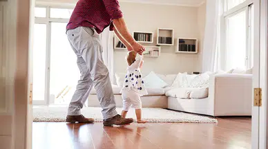 Doğar doğmaz yürümeye çalıştı