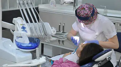 İsveç'te ‘çocuklarının dişlerini fırçalamayan’ ebeveynlere hapis cezası