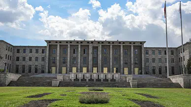 Meclis yemekhanesinde masa kavgası